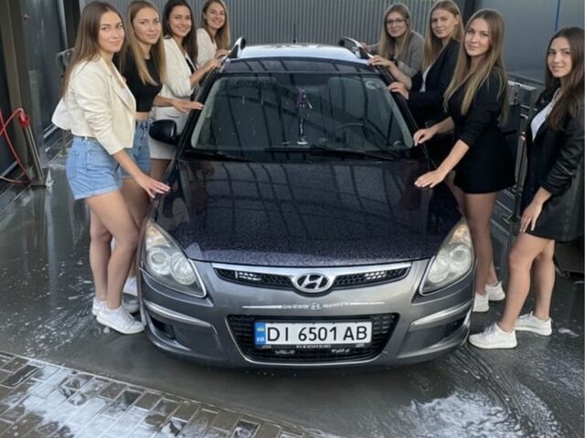 Серый Хендай i30, объемом двигателя 1.6 л и пробегом 225 тыс. км за 4800 $, фото 1 на Automoto.ua