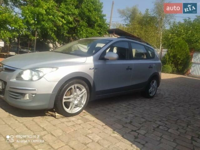 Серый Хендай i30, объемом двигателя 1.4 л и пробегом 220 тыс. км за 5800 $, фото 1 на Automoto.ua