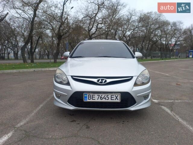 Сірий Хендай i30, об'ємом двигуна 1.59 л та пробігом 250 тис. км за 7200 $, фото 1 на Automoto.ua