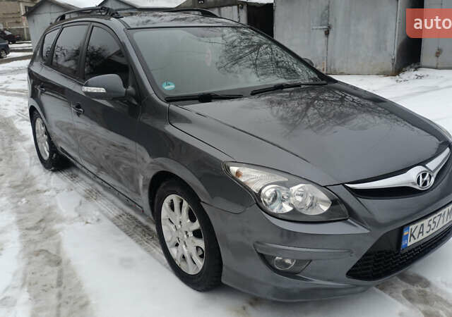 Серый Хендай i30, объемом двигателя 1.58 л и пробегом 297 тыс. км за 5750 $, фото 1 на Automoto.ua
