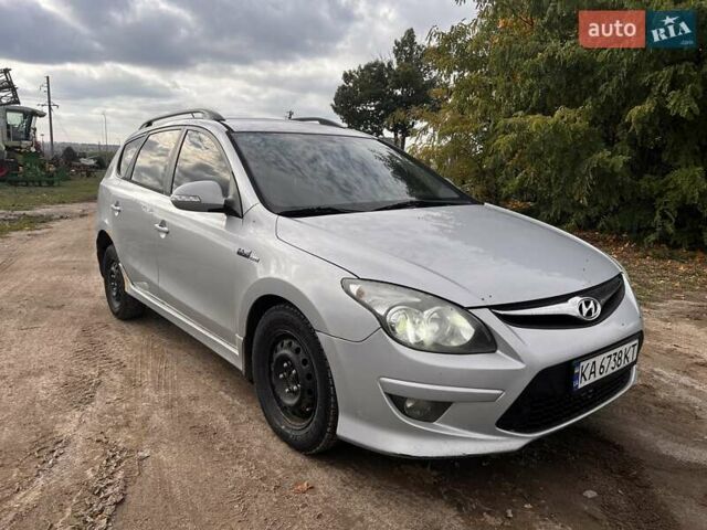 Серый Хендай i30, объемом двигателя 1.6 л и пробегом 447 тыс. км за 5200 $, фото 1 на Automoto.ua