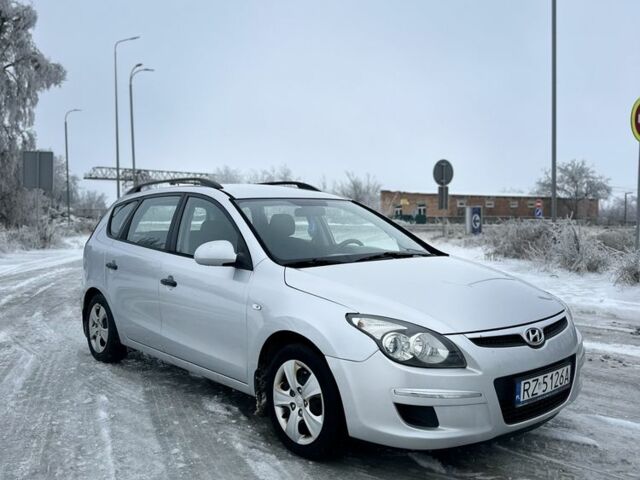 Серый Хендай i30, объемом двигателя 1.3 л и пробегом 280 тыс. км за 2550 $, фото 1 на Automoto.ua