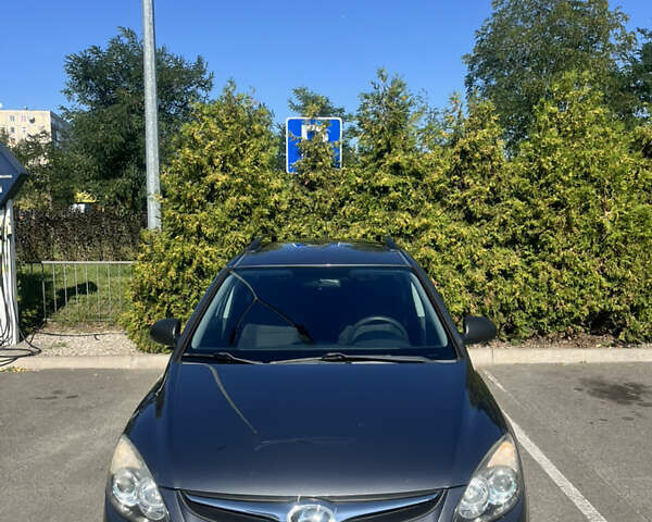 Серый Хендай i30, объемом двигателя 1.4 л и пробегом 111 тыс. км за 6500 $, фото 1 на Automoto.ua