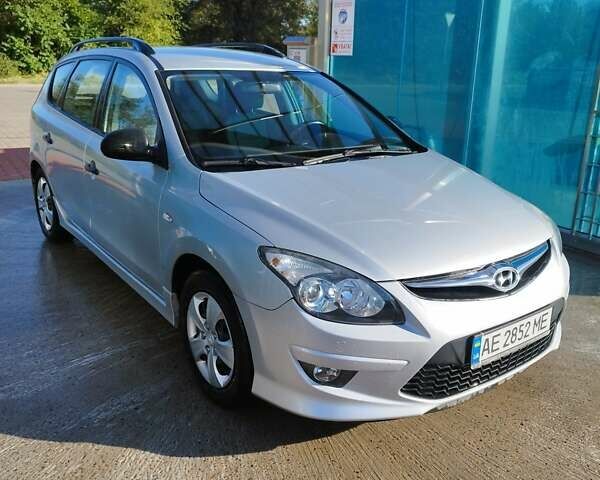 Серый Хендай i30, объемом двигателя 1.6 л и пробегом 115 тыс. км за 6700 $, фото 1 на Automoto.ua