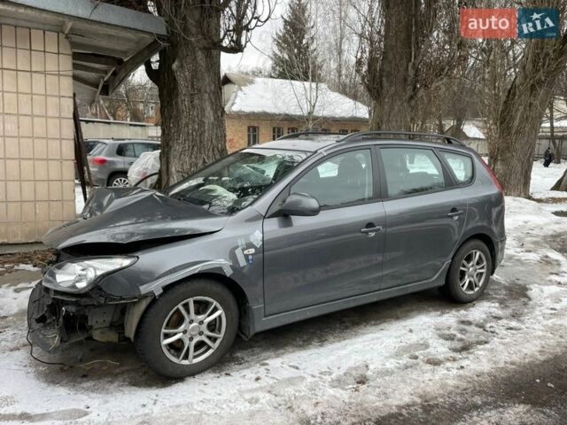 Серый Хендай i30, объемом двигателя 1.58 л и пробегом 221 тыс. км за 1999 $, фото 1 на Automoto.ua