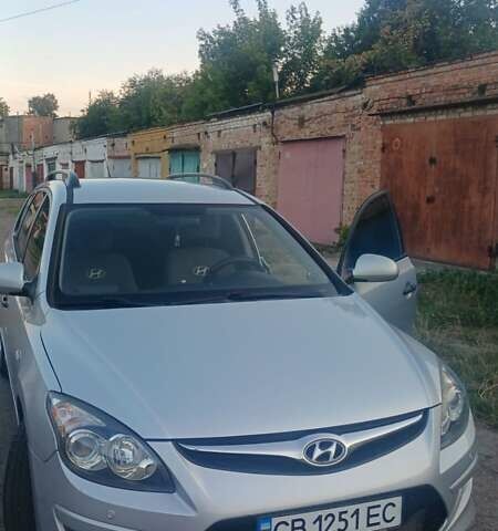 Серый Хендай i30, объемом двигателя 1.58 л и пробегом 309 тыс. км за 6300 $, фото 1 на Automoto.ua