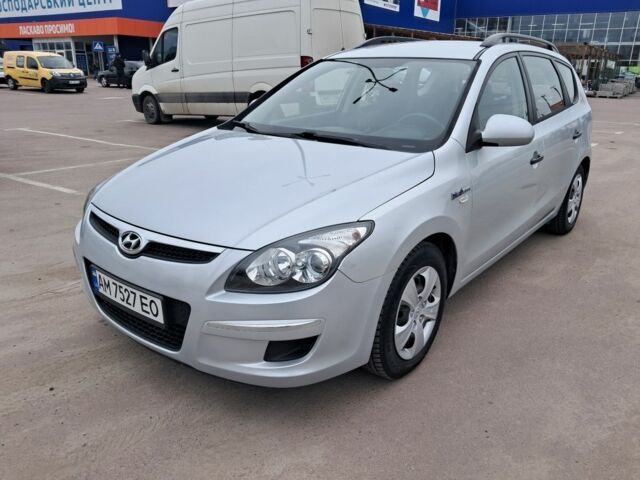 Серый Хендай i30, объемом двигателя 1.4 л и пробегом 250 тыс. км за 5799 $, фото 1 на Automoto.ua