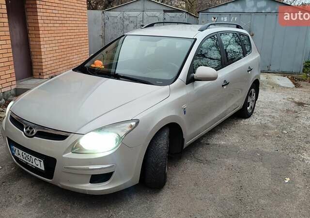 Сірий Хендай i30, об'ємом двигуна 1.58 л та пробігом 253 тис. км за 5500 $, фото 1 на Automoto.ua