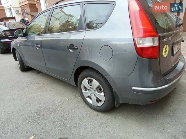 Сірий Хендай i30, об'ємом двигуна 1.4 л та пробігом 175 тис. км за 5500 $, фото 1 на Automoto.ua