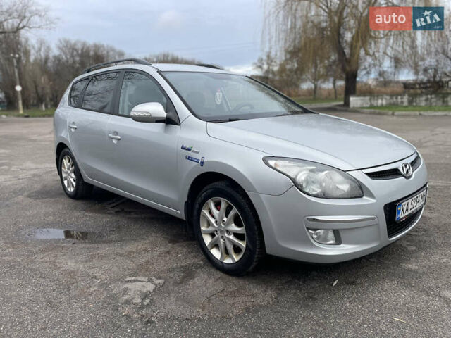 Сірий Хендай i30, об'ємом двигуна 1.58 л та пробігом 282 тис. км за 6150 $, фото 1 на Automoto.ua
