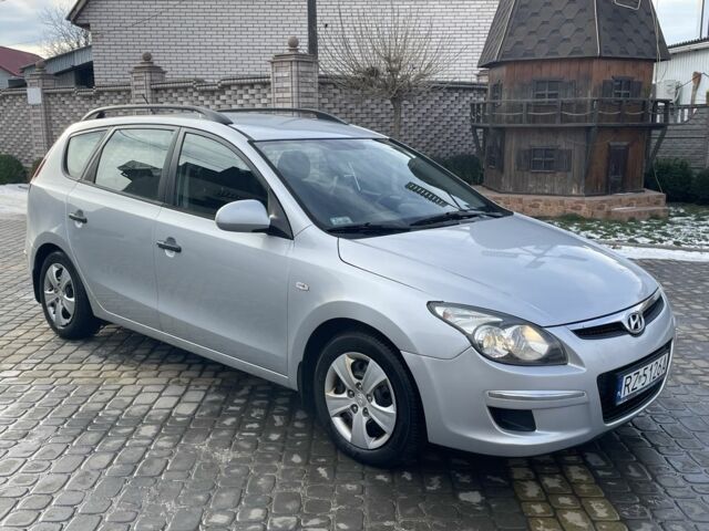 Серый Хендай i30, объемом двигателя 1.6 л и пробегом 270 тыс. км за 2750 $, фото 1 на Automoto.ua