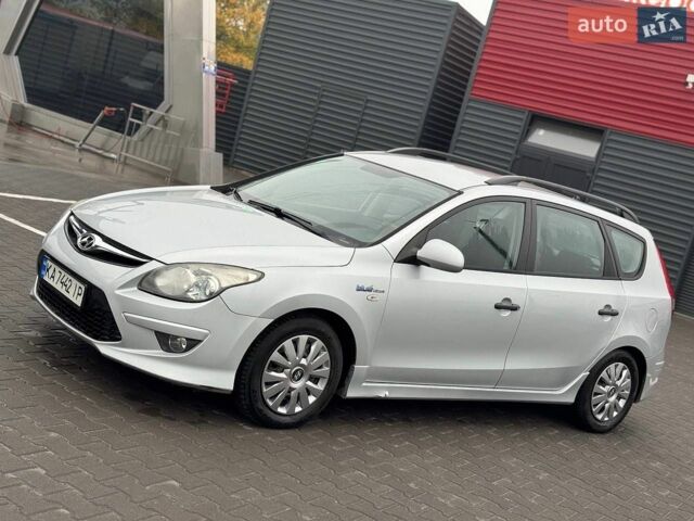Сірий Хендай i30, об'ємом двигуна 1.4 л та пробігом 302 тис. км за 3999 $, фото 1 на Automoto.ua