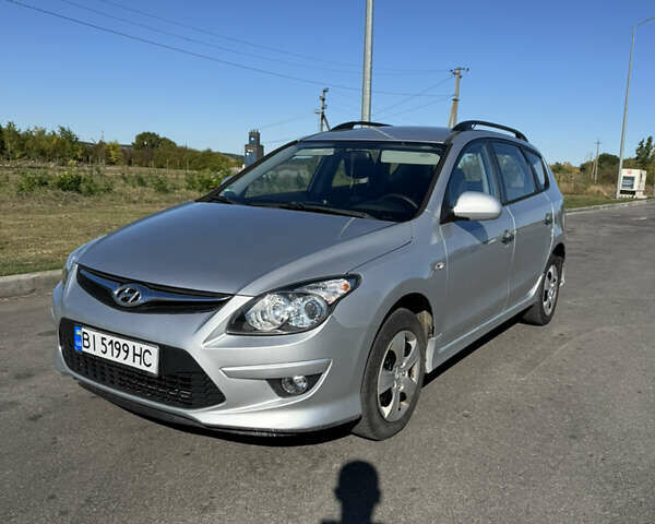 Серый Хендай i30, объемом двигателя 1.4 л и пробегом 242 тыс. км за 4999 $, фото 1 на Automoto.ua