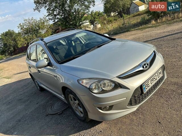 Серый Хендай i30, объемом двигателя 1.58 л и пробегом 250 тыс. км за 6000 $, фото 1 на Automoto.ua