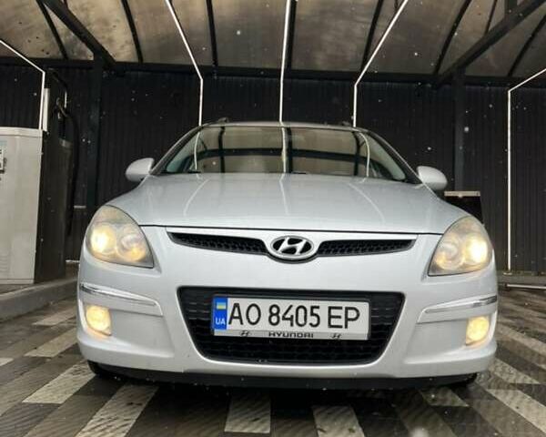 Серый Хендай i30, объемом двигателя 1.6 л и пробегом 255 тыс. км за 5500 $, фото 1 на Automoto.ua
