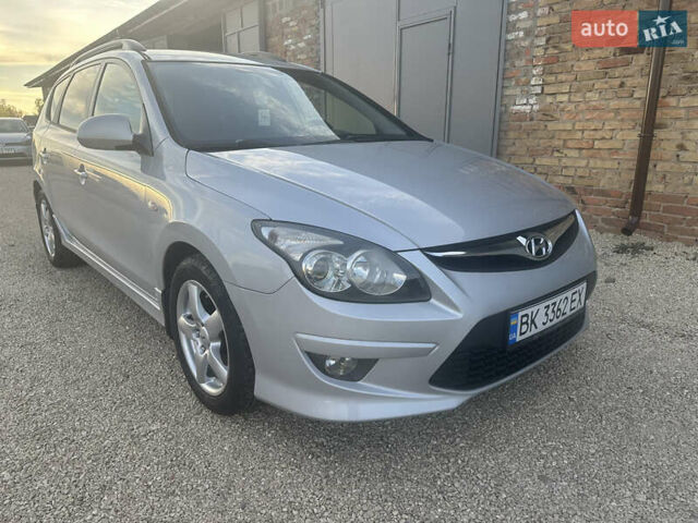 Сірий Хендай i30, об'ємом двигуна 1.58 л та пробігом 225 тис. км за 6400 $, фото 1 на Automoto.ua