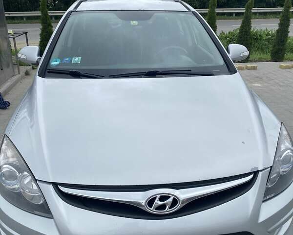 Сірий Хендай i30, об'ємом двигуна 1.6 л та пробігом 334 тис. км за 6500 $, фото 1 на Automoto.ua