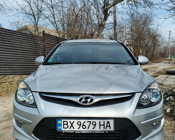 Серый Хендай i30, объемом двигателя 1.6 л и пробегом 233 тыс. км за 7300 $, фото 1 на Automoto.ua
