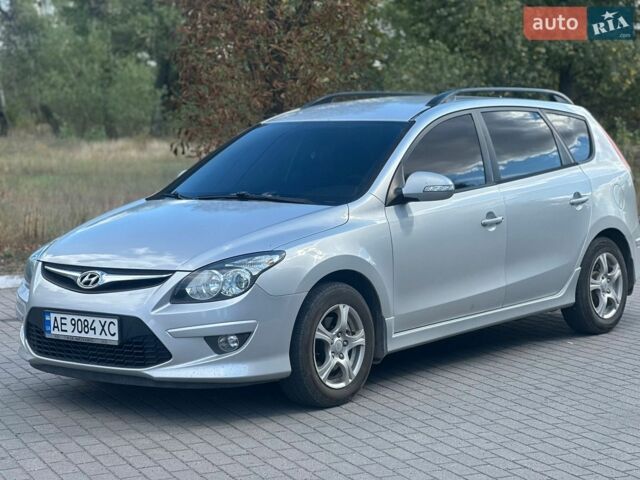 Сірий Хендай i30, об'ємом двигуна 1.58 л та пробігом 178 тис. км за 7500 $, фото 1 на Automoto.ua