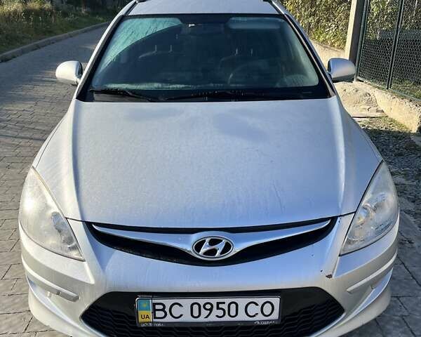 Серый Хендай i30, объемом двигателя 1.6 л и пробегом 308 тыс. км за 5200 $, фото 1 на Automoto.ua