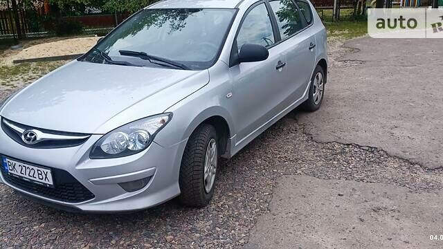 Сірий Хендай i30, об'ємом двигуна 1.6 л та пробігом 223 тис. км за 6400 $, фото 1 на Automoto.ua