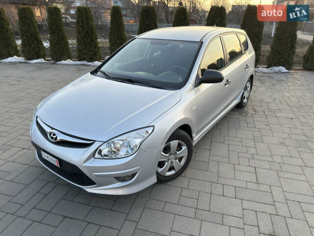 Серый Хендай i30, объемом двигателя 1.4 л и пробегом 161 тыс. км за 6999 $, фото 1 на Automoto.ua