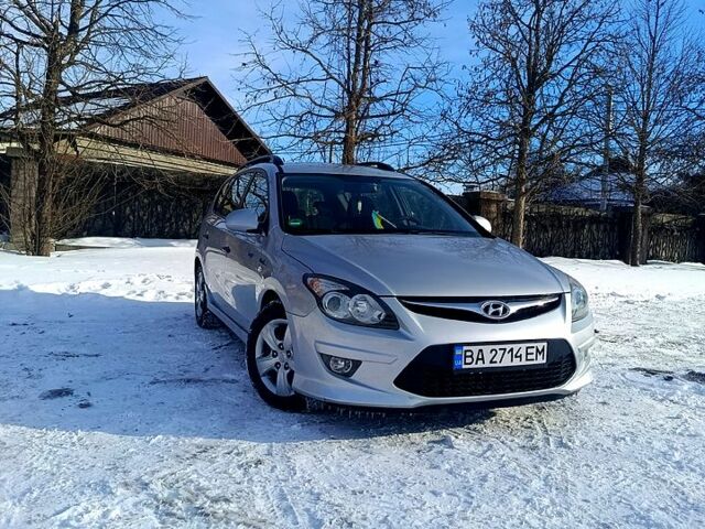 Сірий Хендай i30, об'ємом двигуна 1.6 л та пробігом 218 тис. км за 7500 $, фото 1 на Automoto.ua