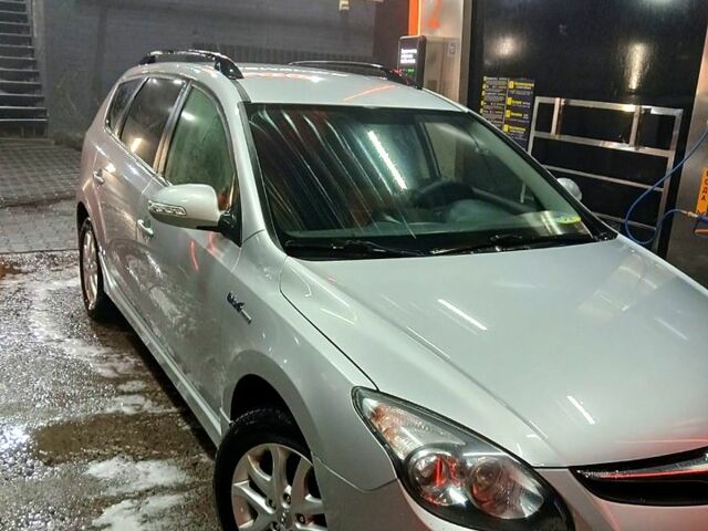 Серый Хендай i30, объемом двигателя 1.4 л и пробегом 218 тыс. км за 7000 $, фото 1 на Automoto.ua