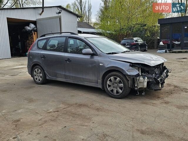 Серый Хендай i30, объемом двигателя 1.59 л и пробегом 250 тыс. км за 3500 $, фото 1 на Automoto.ua