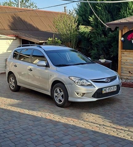 Сірий Хендай i30, об'ємом двигуна 1.58 л та пробігом 190 тис. км за 5800 $, фото 1 на Automoto.ua