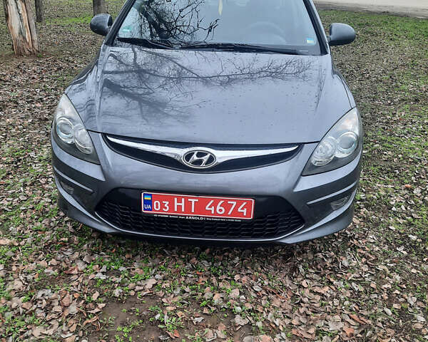 Серый Хендай i30, объемом двигателя 1.4 л и пробегом 179 тыс. км за 6300 $, фото 1 на Automoto.ua