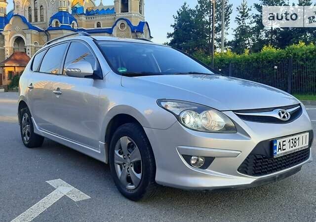 Серый Хендай i30, объемом двигателя 1.4 л и пробегом 213 тыс. км за 6500 $, фото 1 на Automoto.ua