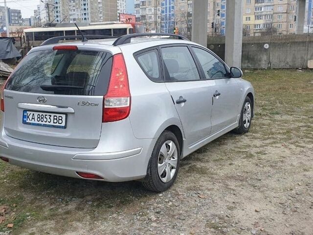 Серый Хендай i30, объемом двигателя 1.4 л и пробегом 350 тыс. км за 2300 $, фото 1 на Automoto.ua