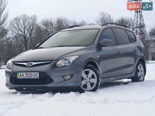 Сірий Хендай i30, об'ємом двигуна 1.59 л та пробігом 157 тис. км за 7500 $, фото 1 на Automoto.ua