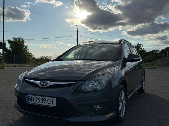 Серый Хендай i30, объемом двигателя 1.59 л и пробегом 181 тыс. км за 7500 $, фото 1 на Automoto.ua