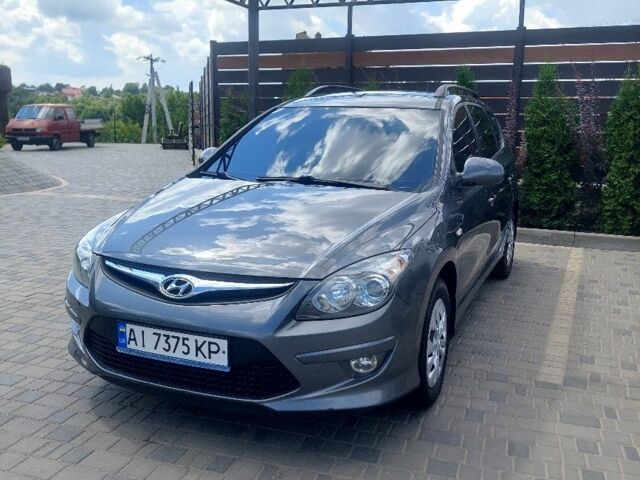 Сірий Хендай i30, об'ємом двигуна 1.6 л та пробігом 155 тис. км за 8000 $, фото 1 на Automoto.ua
