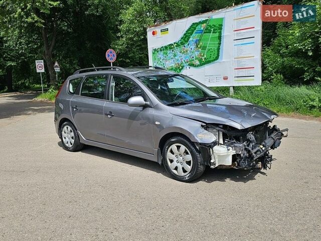 Серый Хендай i30, объемом двигателя 1.59 л и пробегом 200 тыс. км за 3450 $, фото 1 на Automoto.ua