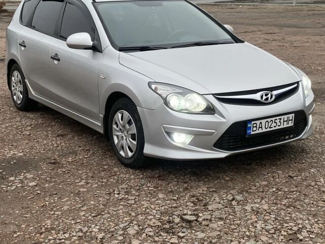 Серый Хендай i30, объемом двигателя 1.6 л и пробегом 230 тыс. км за 6200 $, фото 1 на Automoto.ua