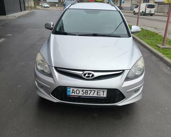 Сірий Хендай i30, об'ємом двигуна 1.58 л та пробігом 200 тис. км за 7150 $, фото 1 на Automoto.ua