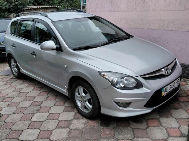 Сірий Хендай i30, об'ємом двигуна 1.6 л та пробігом 82 тис. км за 8526 $, фото 1 на Automoto.ua