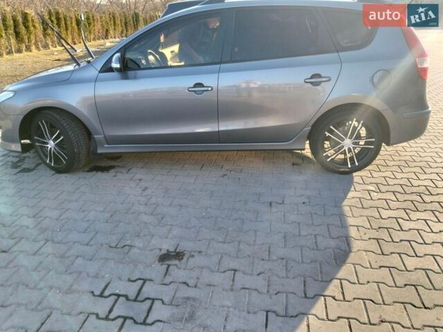 Серый Хендай i30, объемом двигателя 1.6 л и пробегом 205 тыс. км за 7500 $, фото 1 на Automoto.ua