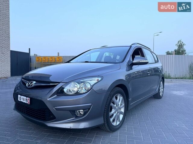 Сірий Хендай i30, об'ємом двигуна 1.6 л та пробігом 183 тис. км за 9200 $, фото 1 на Automoto.ua