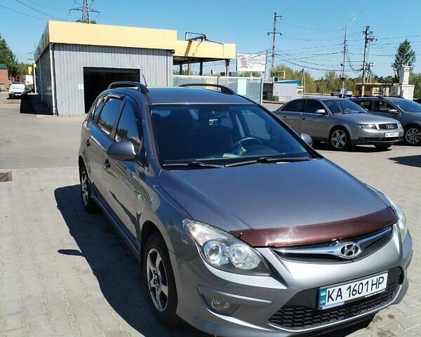 Серый Хендай i30, объемом двигателя 1.58 л и пробегом 198 тыс. км за 7600 $, фото 1 на Automoto.ua