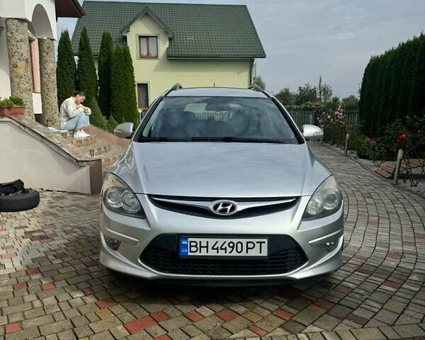 Серый Хендай i30, объемом двигателя 1.59 л и пробегом 307 тыс. км за 5500 $, фото 1 на Automoto.ua