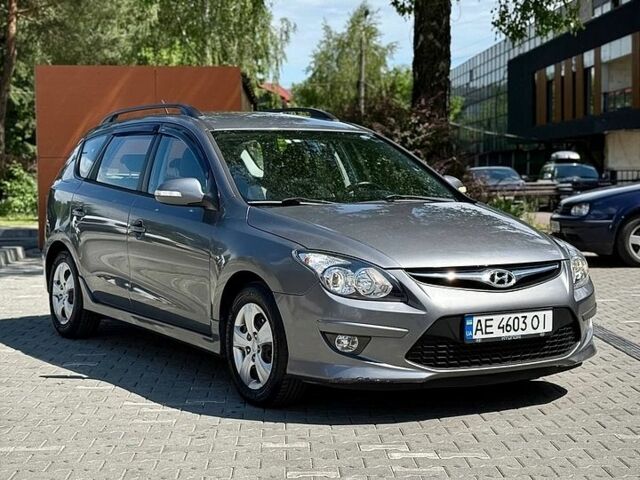 Сірий Хендай i30, об'ємом двигуна 1.58 л та пробігом 149 тис. км за 7900 $, фото 1 на Automoto.ua