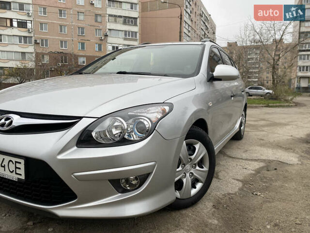 Сірий Хендай i30, об'ємом двигуна 1.6 л та пробігом 87 тис. км за 8200 $, фото 1 на Automoto.ua