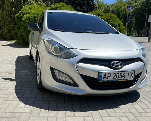 Серый Хендай i30, объемом двигателя 1.4 л и пробегом 205 тыс. км за 7800 $, фото 1 на Automoto.ua