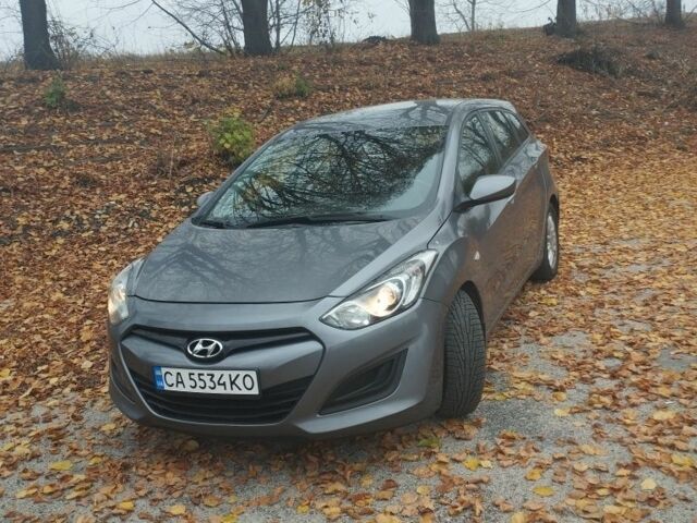 Серый Хендай i30, объемом двигателя 1.4 л и пробегом 350 тыс. км за 5700 $, фото 1 на Automoto.ua