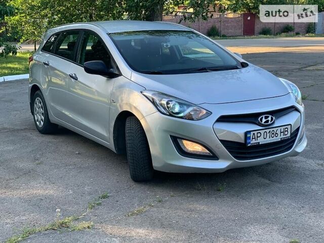 Сірий Хендай i30, об'ємом двигуна 1.4 л та пробігом 174 тис. км за 8350 $, фото 1 на Automoto.ua