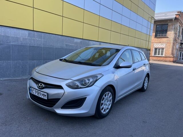 Сірий Хендай i30, об'ємом двигуна 1.4 л та пробігом 210 тис. км за 6900 $, фото 1 на Automoto.ua